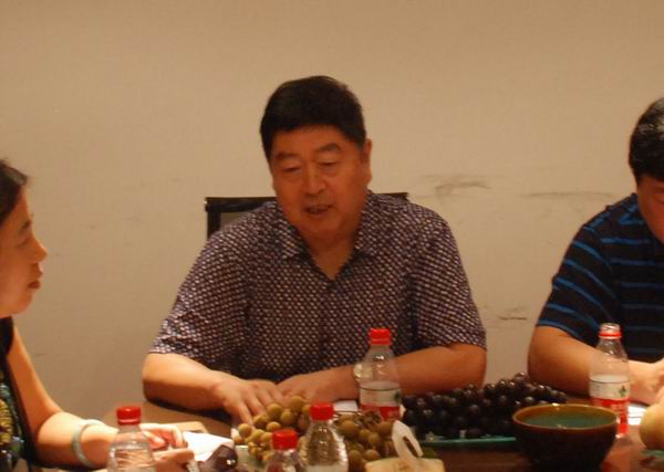 調(diào)整大小 2、董事長姚金山在簽訂儀式上作指示.JPG