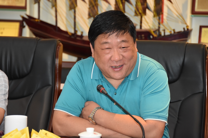 1499738712280309.jpg 公司總經(jīng)理曹紅普代表公司歡迎西工區(qū)委區(qū)政府領(lǐng)導蒞臨公司指導工作.jpg